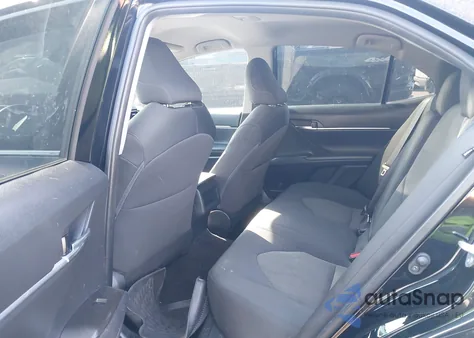 2022 Toyota Camry Le z USA, uszkodzony, nr VIN 4T1C11AK2NU682472